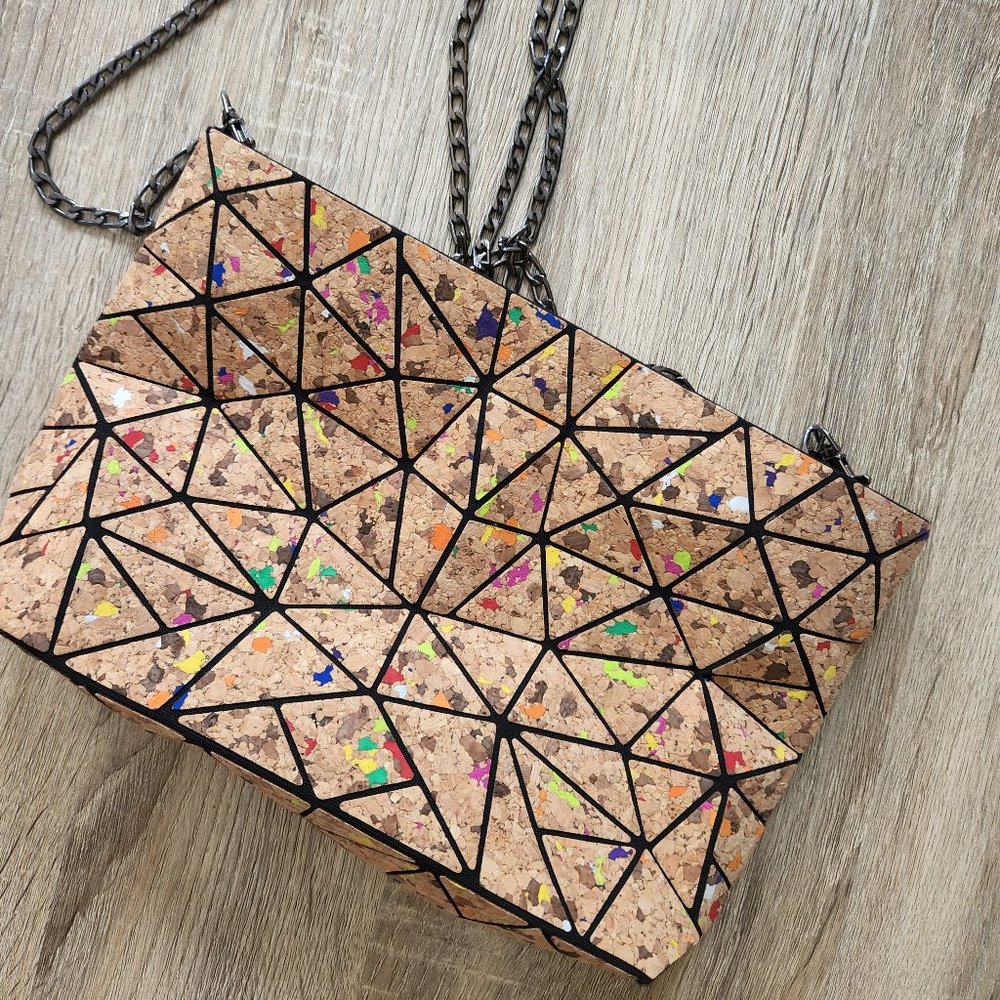 Textured triangle cork purse